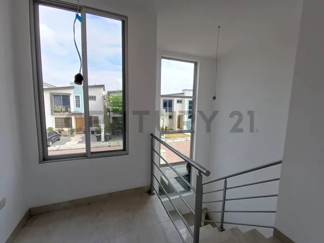 Casa de Estreno en Venta con Vista Al Río – Romareda, Etapa Riada. Dian, Guayas — imagen 2