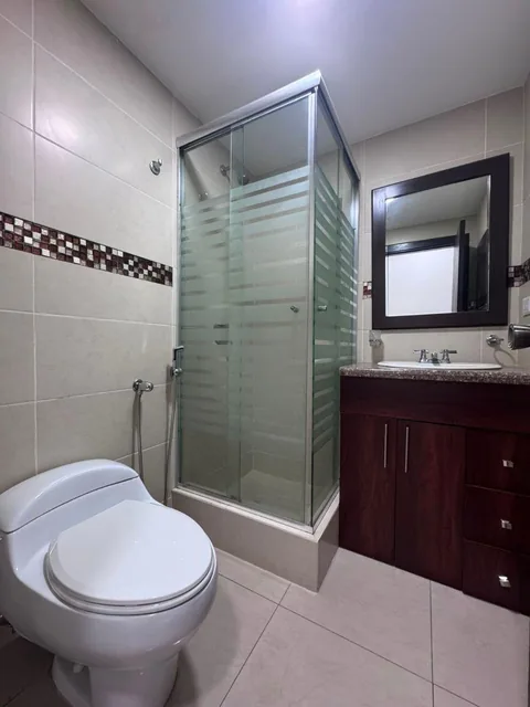 7647. Urb. Puerto Azul - Via La Costa Km 9, Vendo Departamento 2 Dorm. $145.000. Guayas — imagen 2