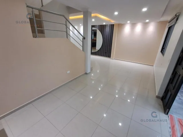 Casa en Venta con un Jacuzzi, de 3 Habitaciones en Urb. Napoli. G. P. Guayas — imagen 5