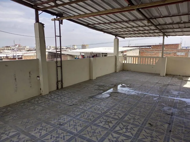 Casa en Venta, Ubicada en El Centro de Manta, Calle 7 Av 16, Manabí — imagen 2