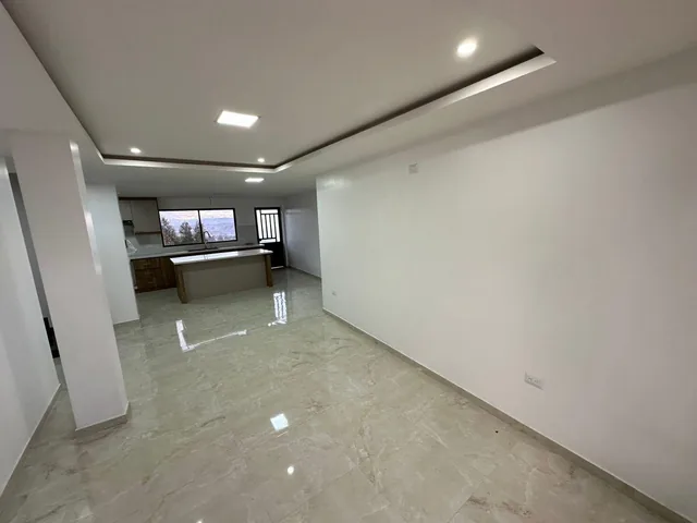 Amplia Casa Rentera de Oportunidad, Sector Racar, Azuay — imagen 5