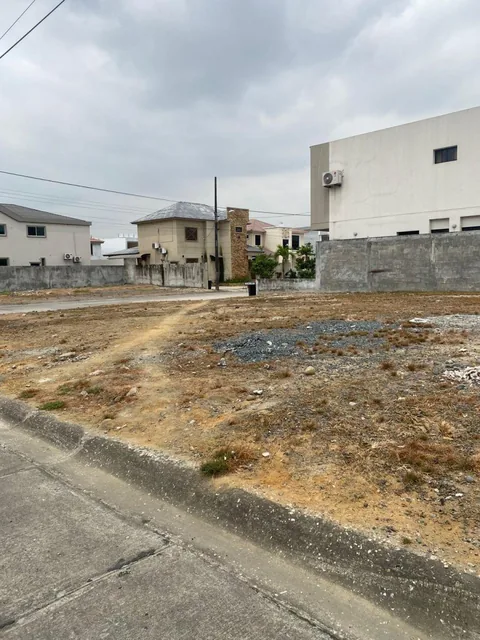 Vendo Terrenos en El Condado, Av Leon Febres Cordero, Guardiania 24/7, Guayas — imagen 2