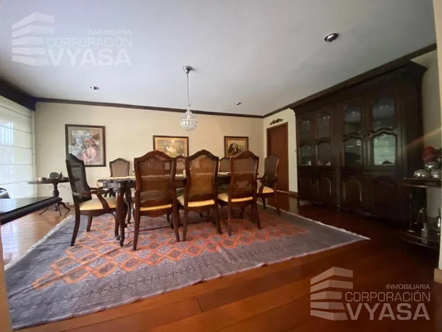 Pusuqui - Via a La Mitad del Mundo, Linda Casa en Venta de 350 m² — imagen 2