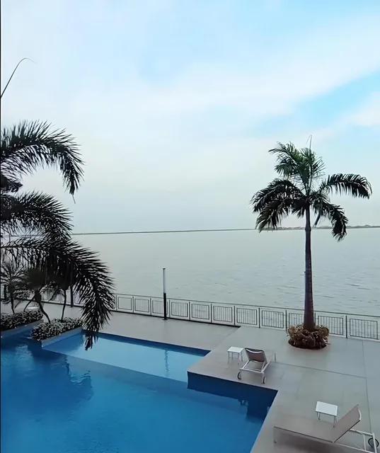 Venta. Blue Bay. Departamento Planta Baja. Vista Al Rio. 3 Habitaciones, Guayas — imagen 2