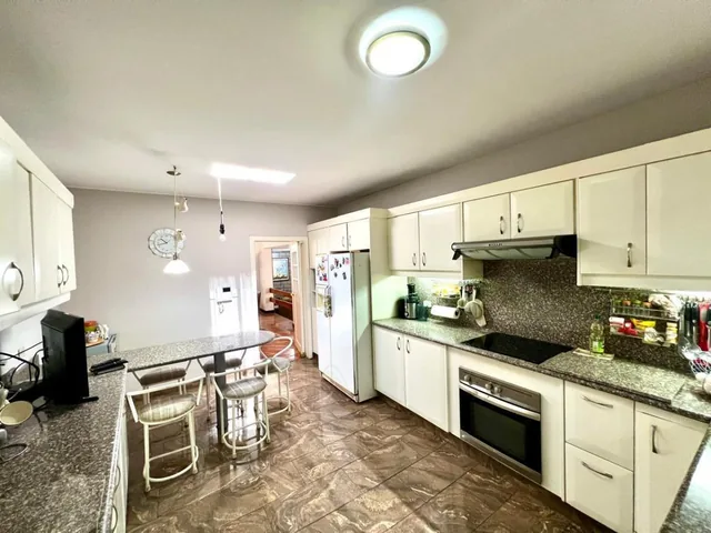Mv - Urbanizacion El Condado, en Venta Casa de 207,51 Mas Dpto y Amplio Jardin — imagen 3