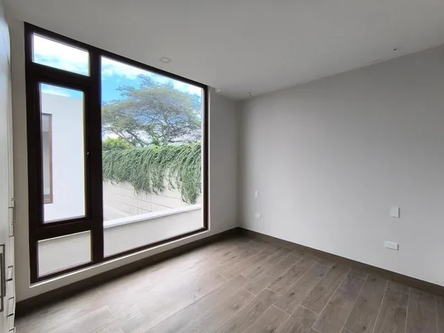 Casa en Venta por Estrenar en Cumbaya Conjunto con Piscina — imagen 5