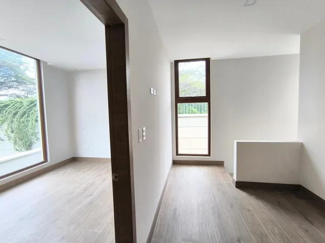 Casa en Venta por Estrenar en Cumbaya Conjunto con Piscina — imagen 3