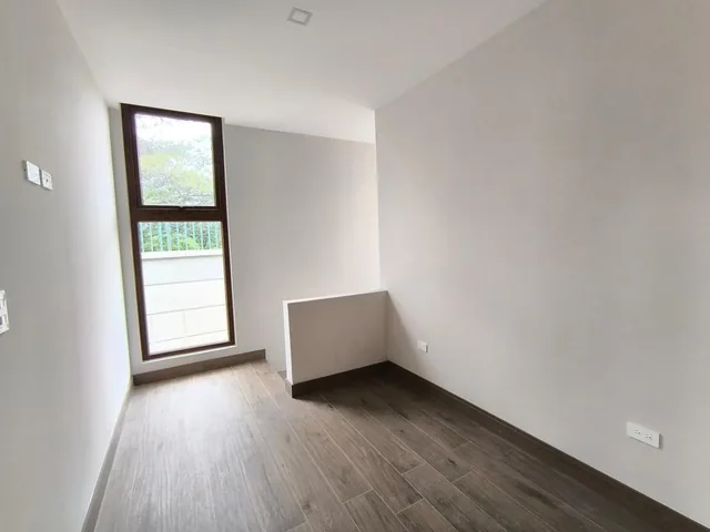 Casa en Venta por Estrenar en Cumbaya Conjunto con Piscina — imagen 2