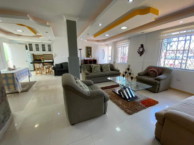 Casa en Venta en Conocoto 3 Dorm. — imagen 2