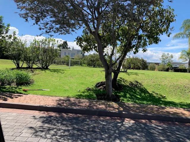 Terreno en Cumbaya en Urbanización de Lujo en Venta — imagen 3