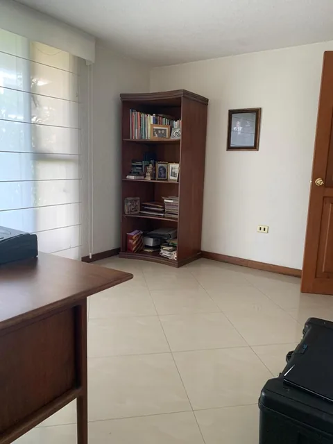 Arriendo o Vendo Hermosa Casa en Cumbaya Sector Usf — imagen 4