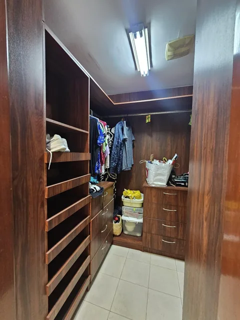 Vendo Casa en Los Parques (Zona Ceibos), Guayas — imagen 2