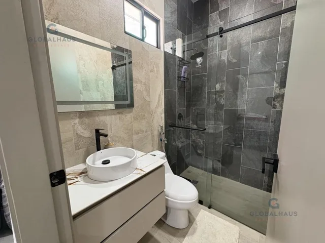 Venta de Casa en Urb. El Condado de Vicolinci, 3 Habitaciones, Piscina. G. P. Guayas — imagen 4