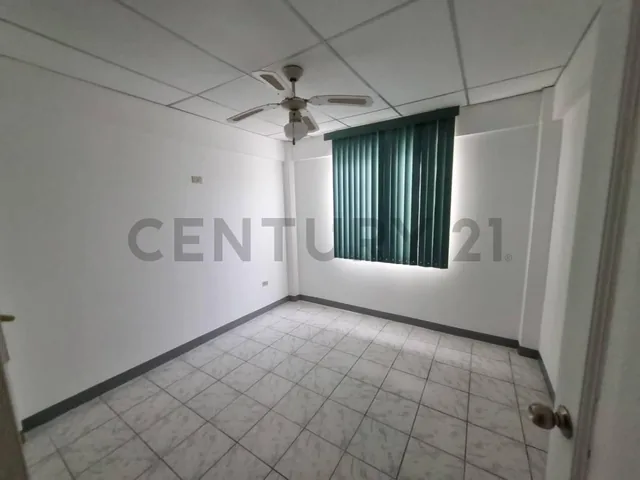 Casa en Venta de 1 Planta Salinas, 3 Cuartos, 1.5 Baños, Romodelada. Luisn. Provincia de Santa Elena — imagen 2