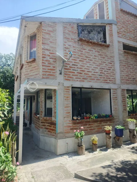 Vendo Linda Propiedad con Árboles Frutales y 3 Casas en Guayllabamba Urb Doña Ana — imagen 2