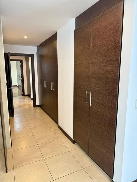 Hermoso y Confortable Departamento en Venta – Cumbayá, Sector Site Center — imagen 3