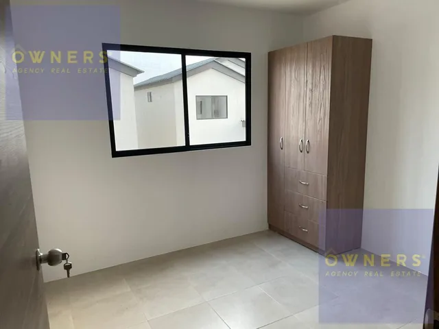 Venta Casa de Dos Pisos en Urbanización Los Prados (Lm), Guayas — imagen 4