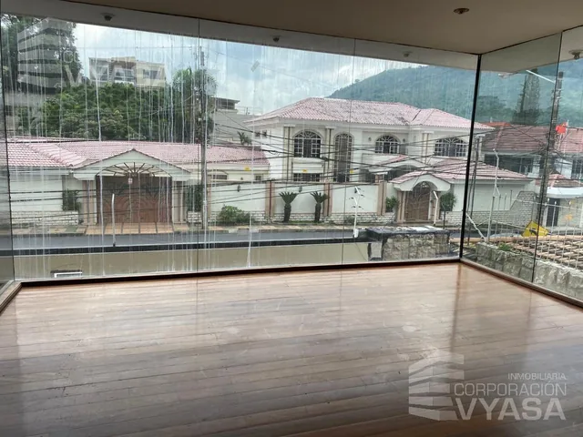 Guayaquil - Los Ceibos, Casa en Venta 954 m², Guayas — imagen 4