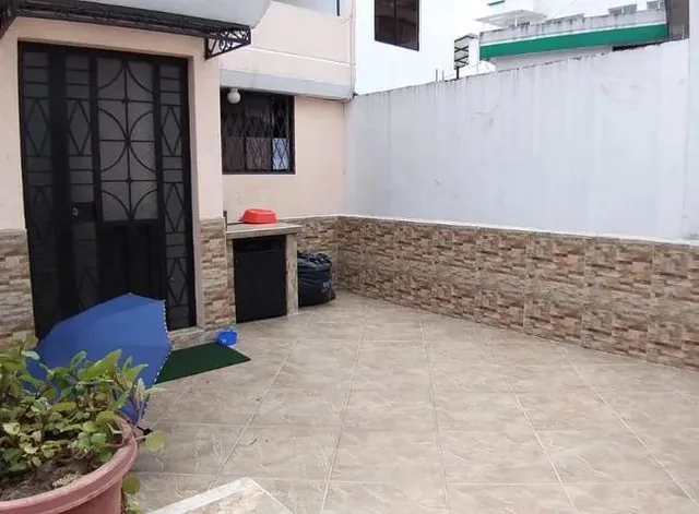 Venta - Casa - Norte - Quito - Rentera - 3 Departamentos — imagen 4