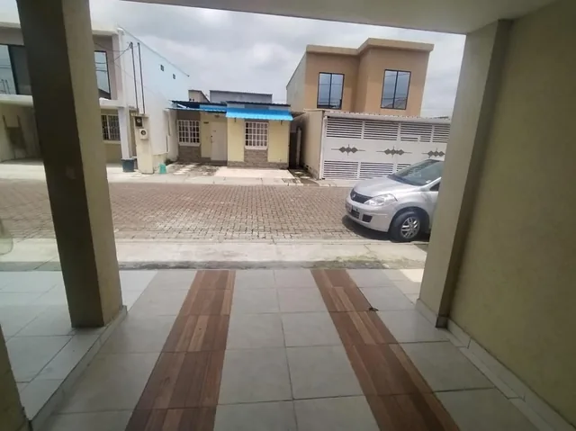Venta Casa Remodelada, Urbanización Rey Arturo, Villa El Rey, Guayas — imagen 2