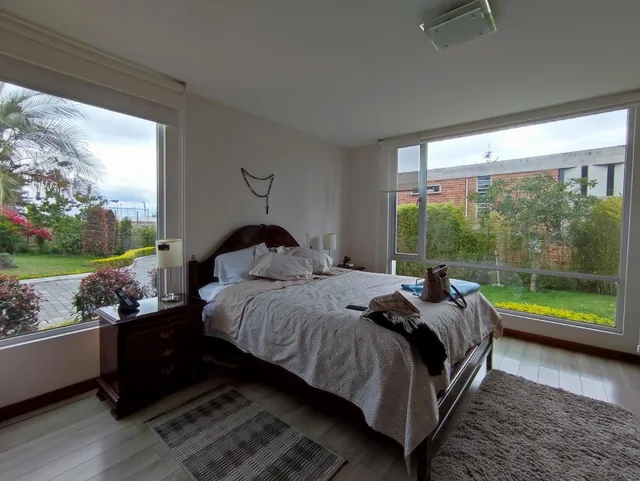 Linda y Amplia Casa Independiente en Venta o Renta Sector Nayón — imagen 3