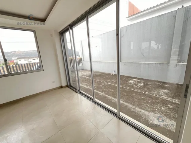 Venta de Casa Esquinera en Urb. Condado Vicolinci con 3 Habitaciones m. H. Guayas — imagen 4