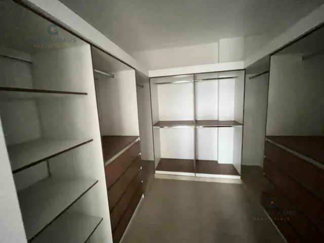 Venta de Casa Esquinera en Urb. Condado Vicolinci con 3 Habitaciones m. H. Guayas — imagen 2