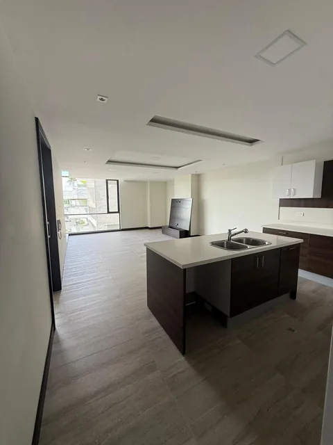 Vendo Departamento Tres Dorm. - Sector González Suarez — imagen 4