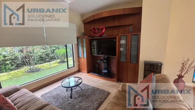La Primavera II. Venta Amplia Casa 4 Dorm - Estudio - Jardín - Piscina. Provincia de Pichincha — imagen 2