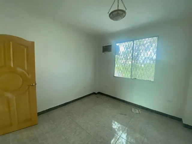 Casa con Terreno Amplio Zona Norte de Manta Jp, Manabí — imagen 4