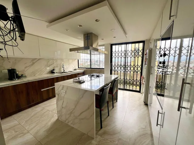 Mv - Sector El Inca, Av Eloy Alfaro en Venta Casa de 511,51 m² — imagen 2