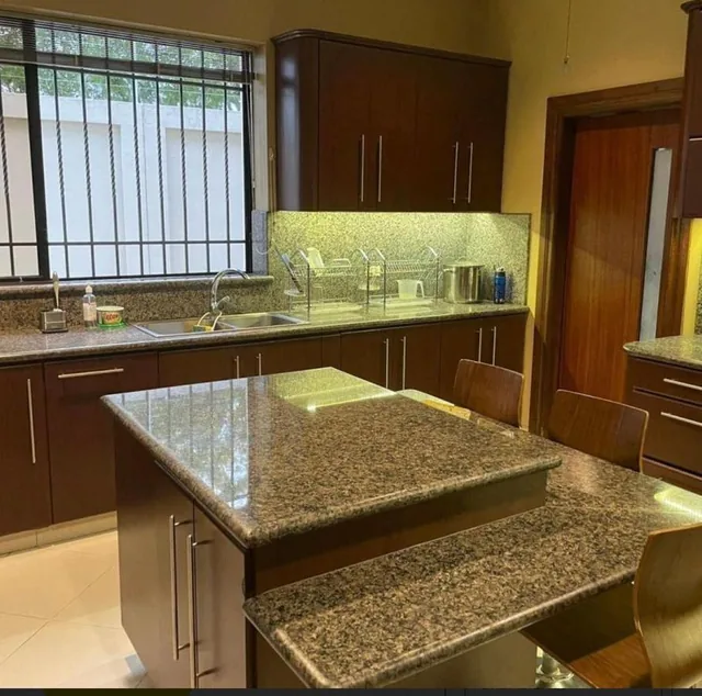 Samborondon Km 6 Urbanización Exclusiva Amplia Casa en Venta, Guayas — imagen 2