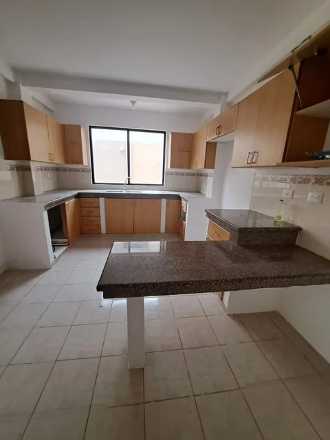 Ciudad Celeste Casa en Venta Etapa La Marina Km 9 Via Samborondon, Guayas — imagen 5