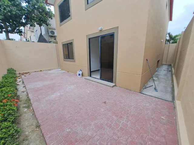 Ciudad Celeste Casa en Venta Etapa La Marina Km 9 Via Samborondon, Guayas — imagen 2