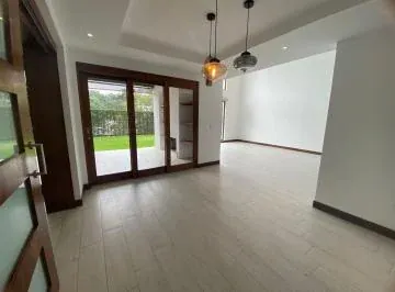 Venta de Casa 4 Dorm., en Urbanizacion, Diseño Doble Altura, Nayon — imagen 2