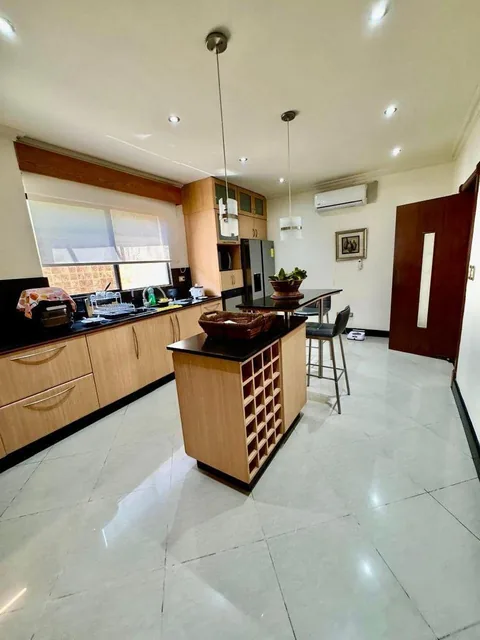 Samborondón Km 7 Casa en Venta Entre Lagos, Guayas — imagen 3