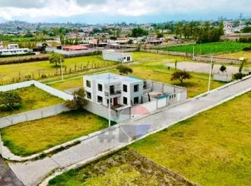 Casa en Venta en Natabuela - Moderna, Amplia y Excelente Ubicación, Imbabura — imagen 4