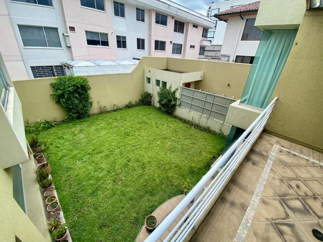 Venta Casa, Dos Niveles, Urbanizacion El Condado — imagen 2