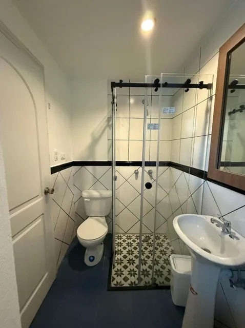 Hermoso Departamento Dentro de La Urbanización El Condado — imagen 4