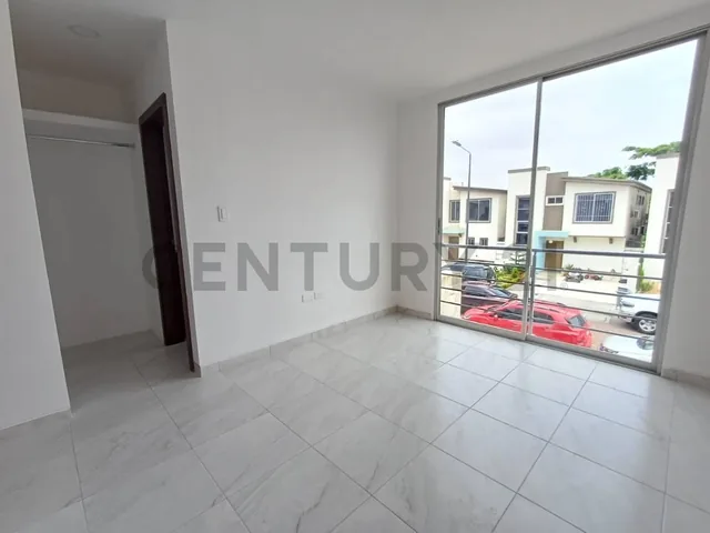 Moderna Casa de Estreno en Romareda–et. Riada (Solo 28 Propiedades). Dian, Guayas — imagen 4