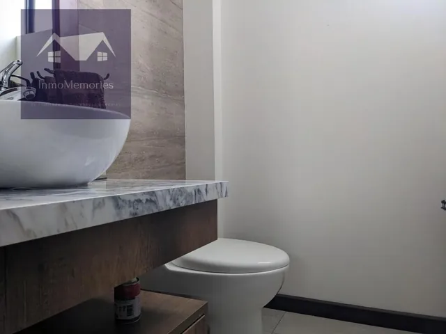 Espectacular Casa de Venta, Urbanización Privada, Nayón — imagen 3