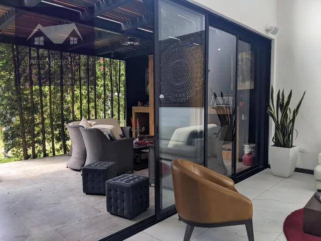 Espectacular Casa de Venta, Urbanización Privada, Nayón — imagen 2
