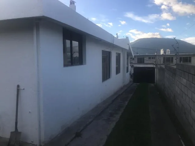Vento Terreno Industrial con Casa en El Sector de Carcelén Industrial — imagen 4