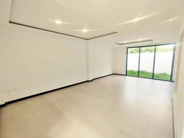 Venta Casa a Estrenar en Tumbaco 162 m², con Terraza, Jardín y Piscina (C) — imagen 5