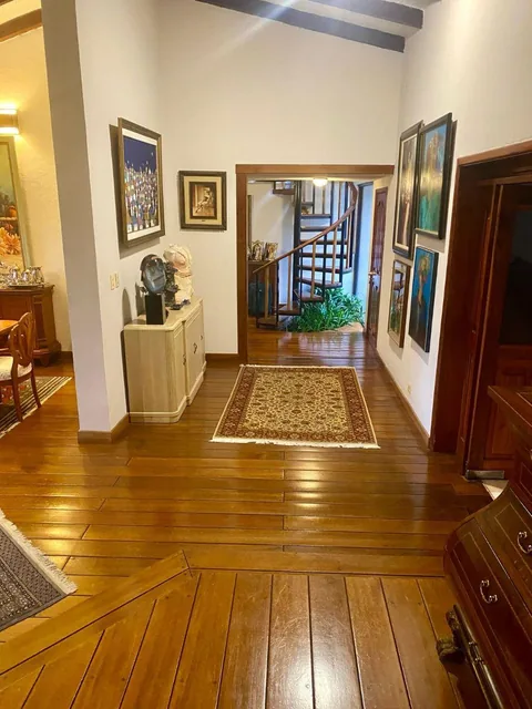 Venta de Casa con 4 Dorm. en Cumbayá, con 1547 m² Terreno — imagen 3