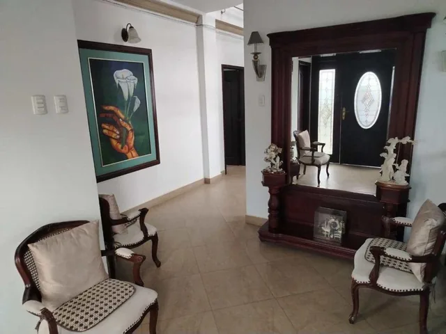 Casa Amplia de Venta en Portoviejo Los Mangos R/p, Manabí — imagen 2