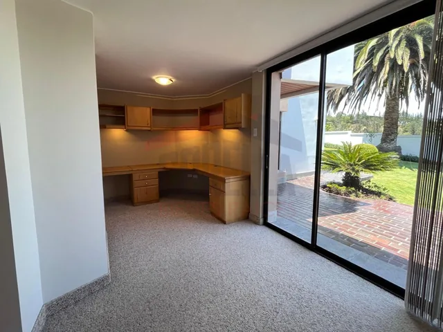 Venta o Renta Casa en Cumbayá Urbanización Miravalle 2, 4 Dorm.. Precio Oportunidad $425.000 — imagen 4