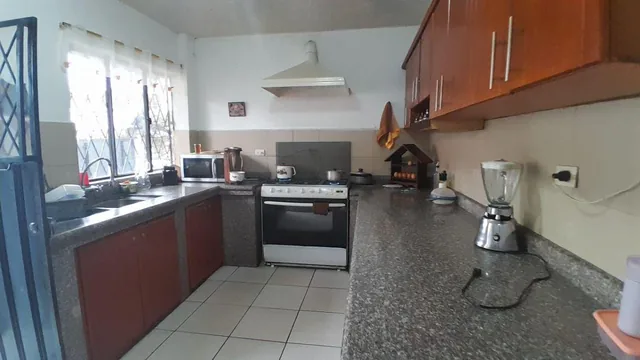 Se Vende Propiedad en La Av Ordoñez Lasso en $260.000, Azuay — imagen 5
