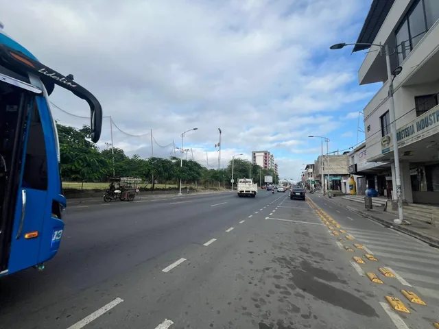 Lote Comercial en Plena Av 4 de Noviembre - Sb, Manabí — imagen 4