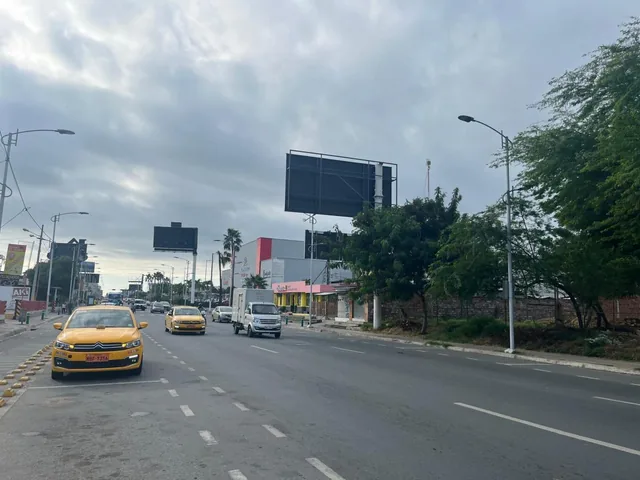 Lote Comercial en Plena Av 4 de Noviembre - Sb, Manabí — imagen 3